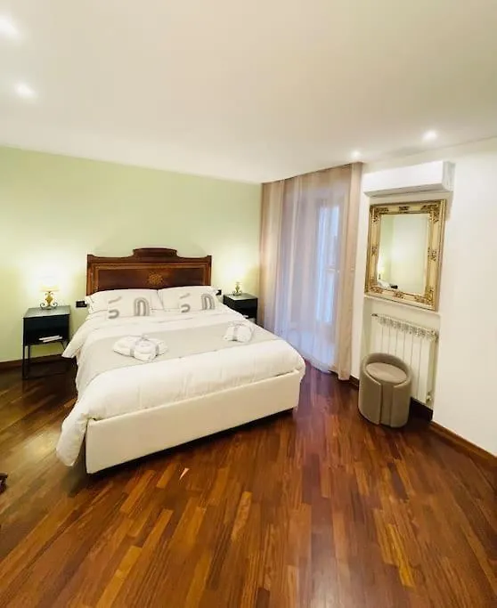 Re Gallo Luxury Apartment Plebiscito In Via Chiaia Неаполь