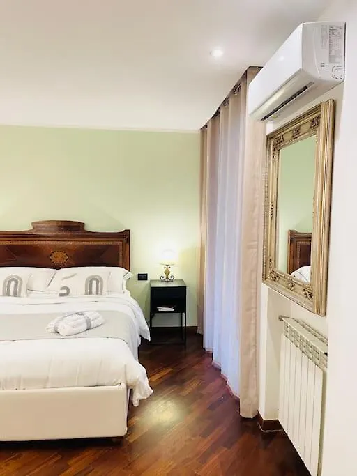 Re Gallo Luxury Apartment Plebiscito In Via Chiaia Naples