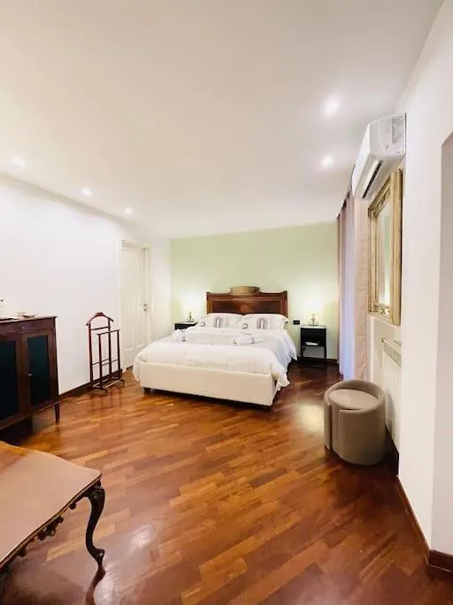 Re Gallo Luxury Apartment Plebiscito In Via Chiaia Naples