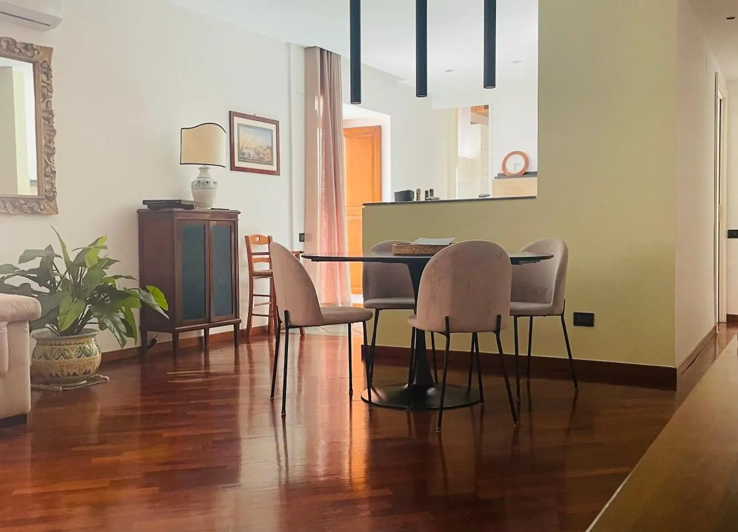 Re Gallo Luxury Apartment Plebiscito In Via Chiaia Naples